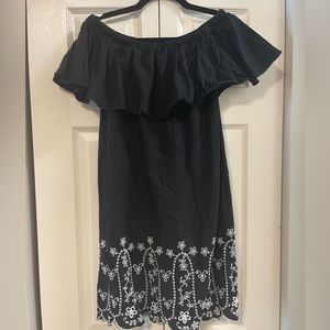 Off-shoulder Black & White Linen Dress
